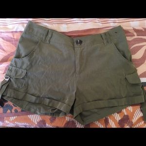 Women’s army green shorts with pockets Size 8